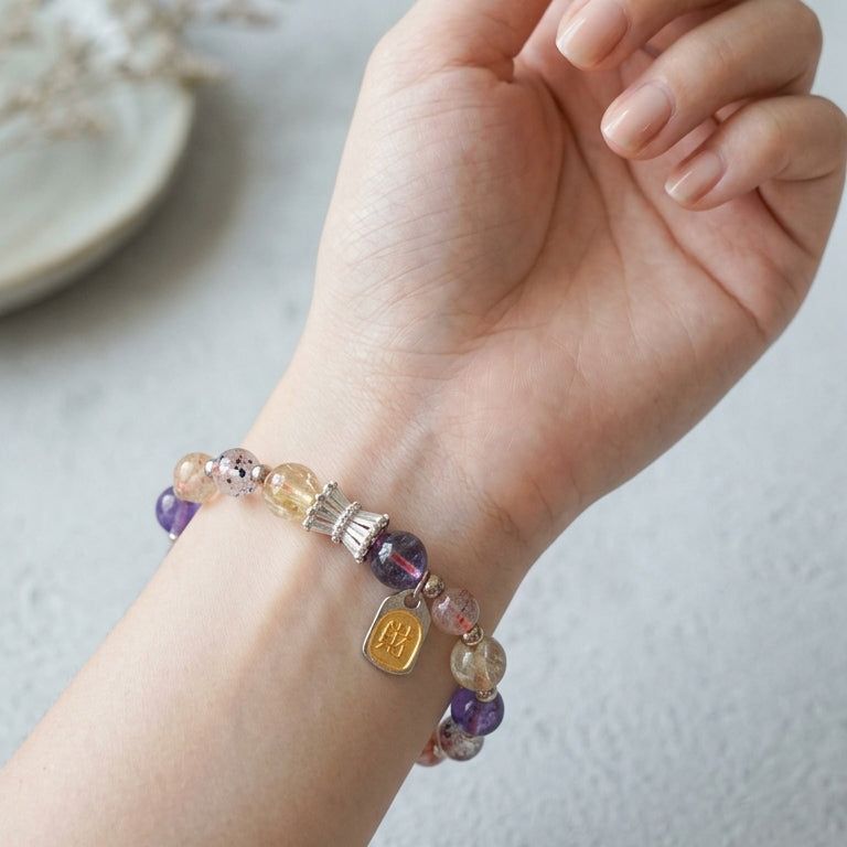 Z002 Natural Gemstone Bracelet with Gold Charm – Handmade Crystal Bead Bracelet for Everyday Wear